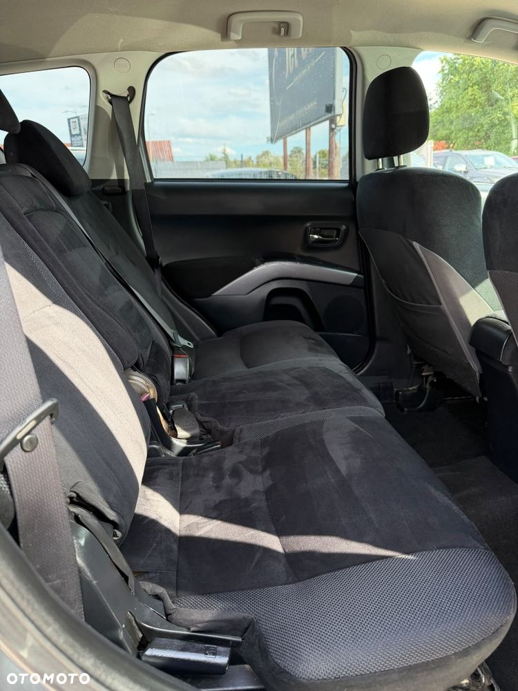 Mitsubishi Outlander - 8