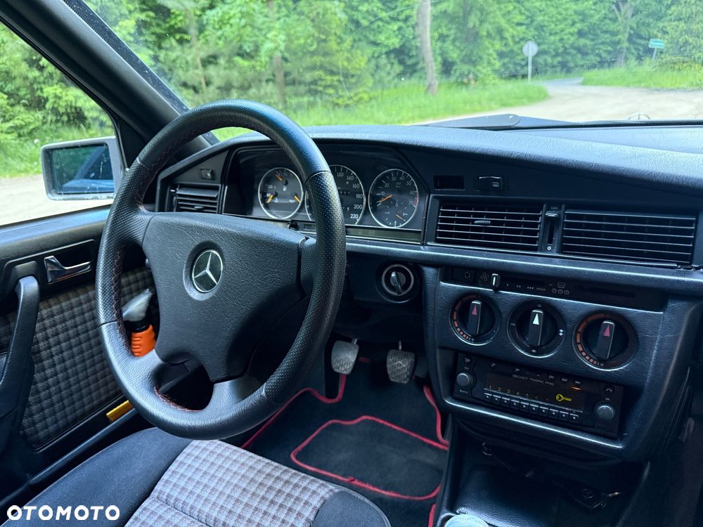 Mercedes-Benz W201 (190) - 24
