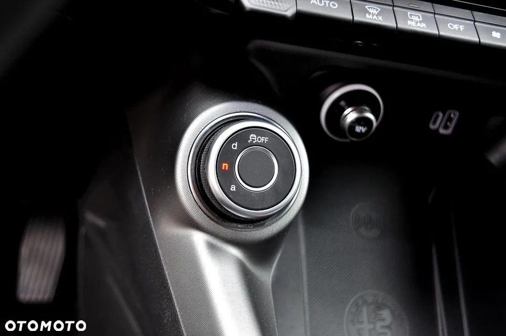 Alfa Romeo Tonale 1.5 T4 GSE mHEV TI DCT - 29