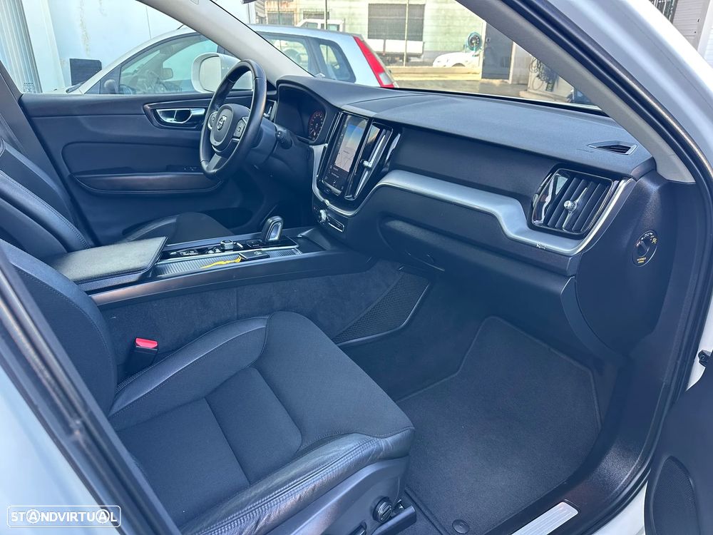 Volvo XC 60 2.0 T8 PHEV Momentum Plus AWD - 8