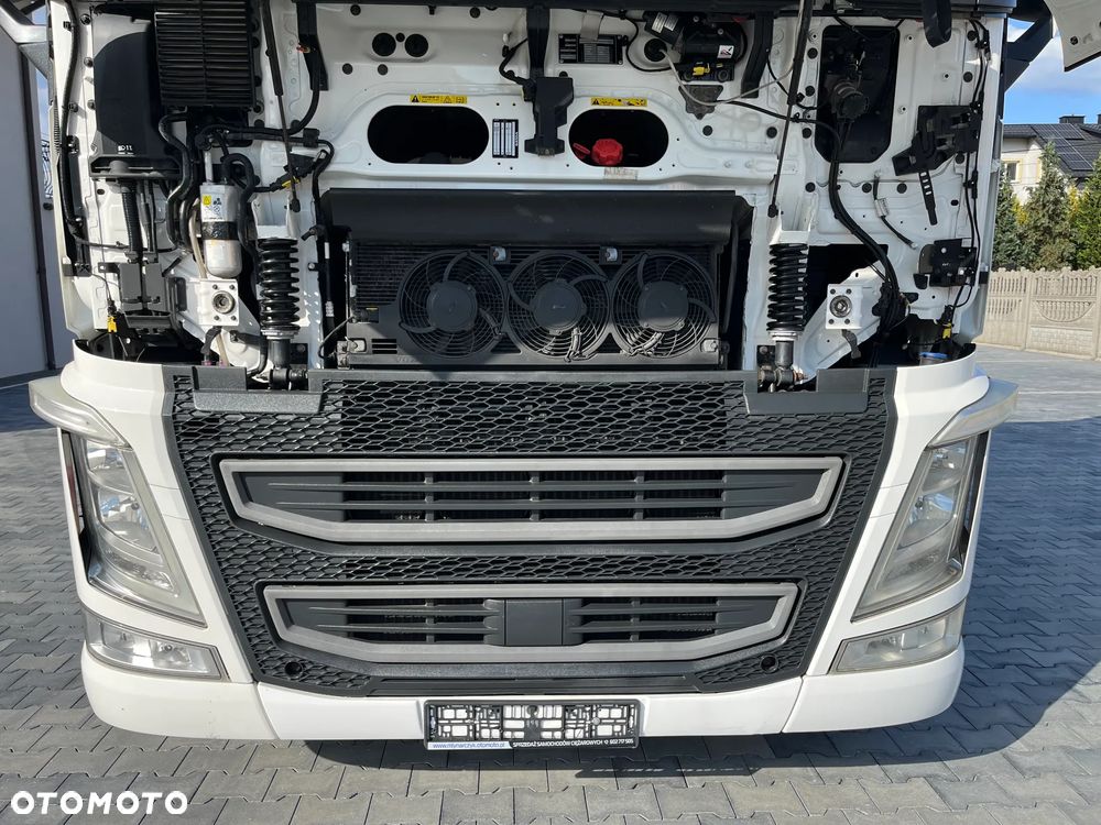 Volvo FH / EURO 6/  I- SHIFT/ MICHELIN 80% /  KLIMA POSTOJOWA / SERWISOWANY/ ZADBANY / OKAZJA - 24