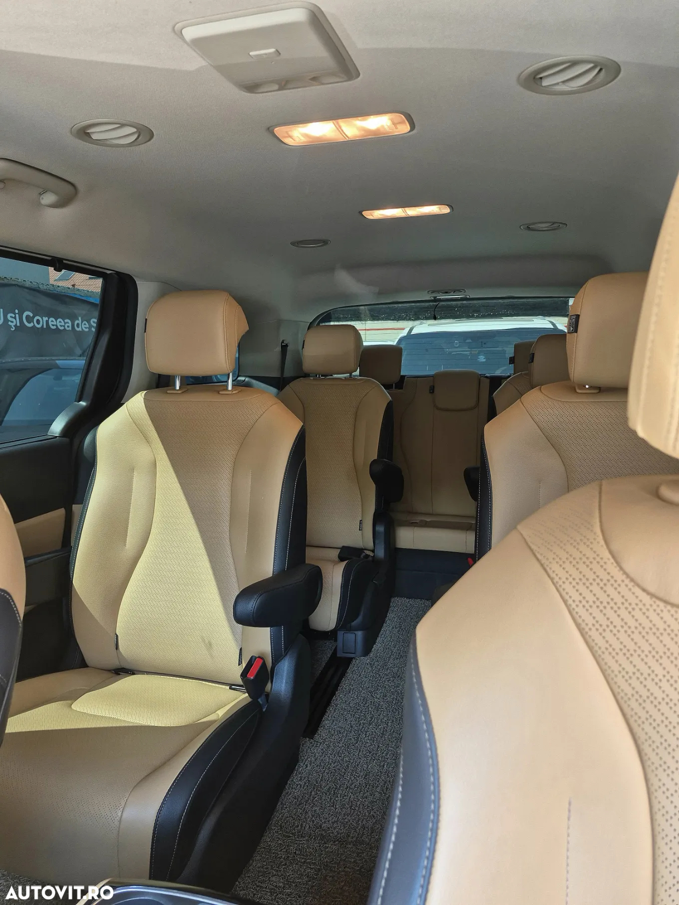 Kia Carnival - 39