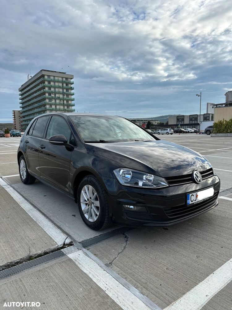 Volkswagen Golf - 1
