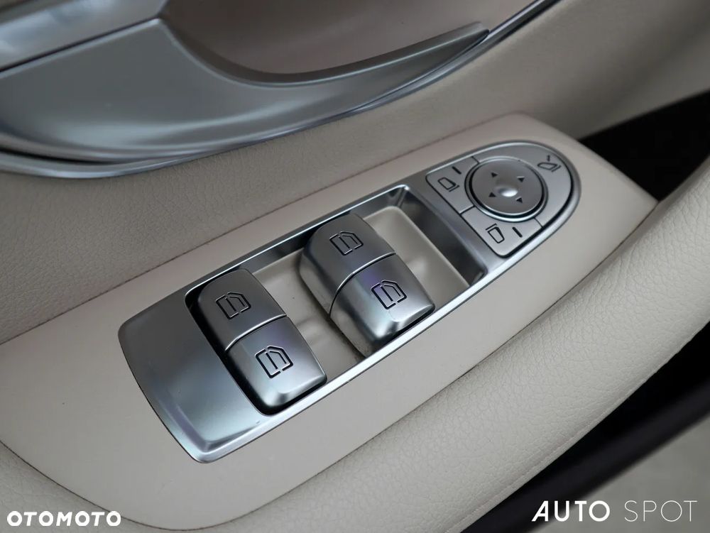 Mercedes-Benz Klasa E 220 d Coupe 9G-TRONIC - 17