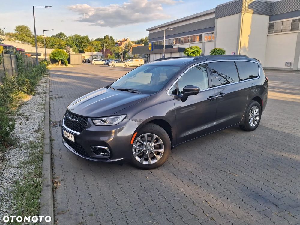Chrysler Pacifica - 1