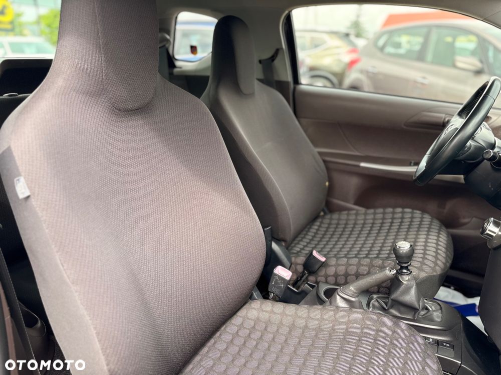 Toyota iQ 1.0 Sol - 25