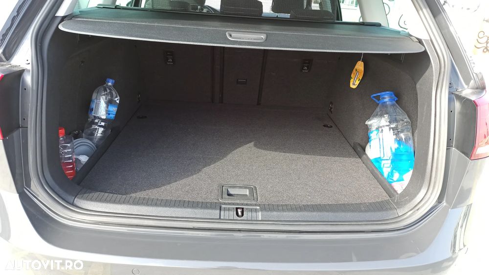 Volkswagen Golf - 10