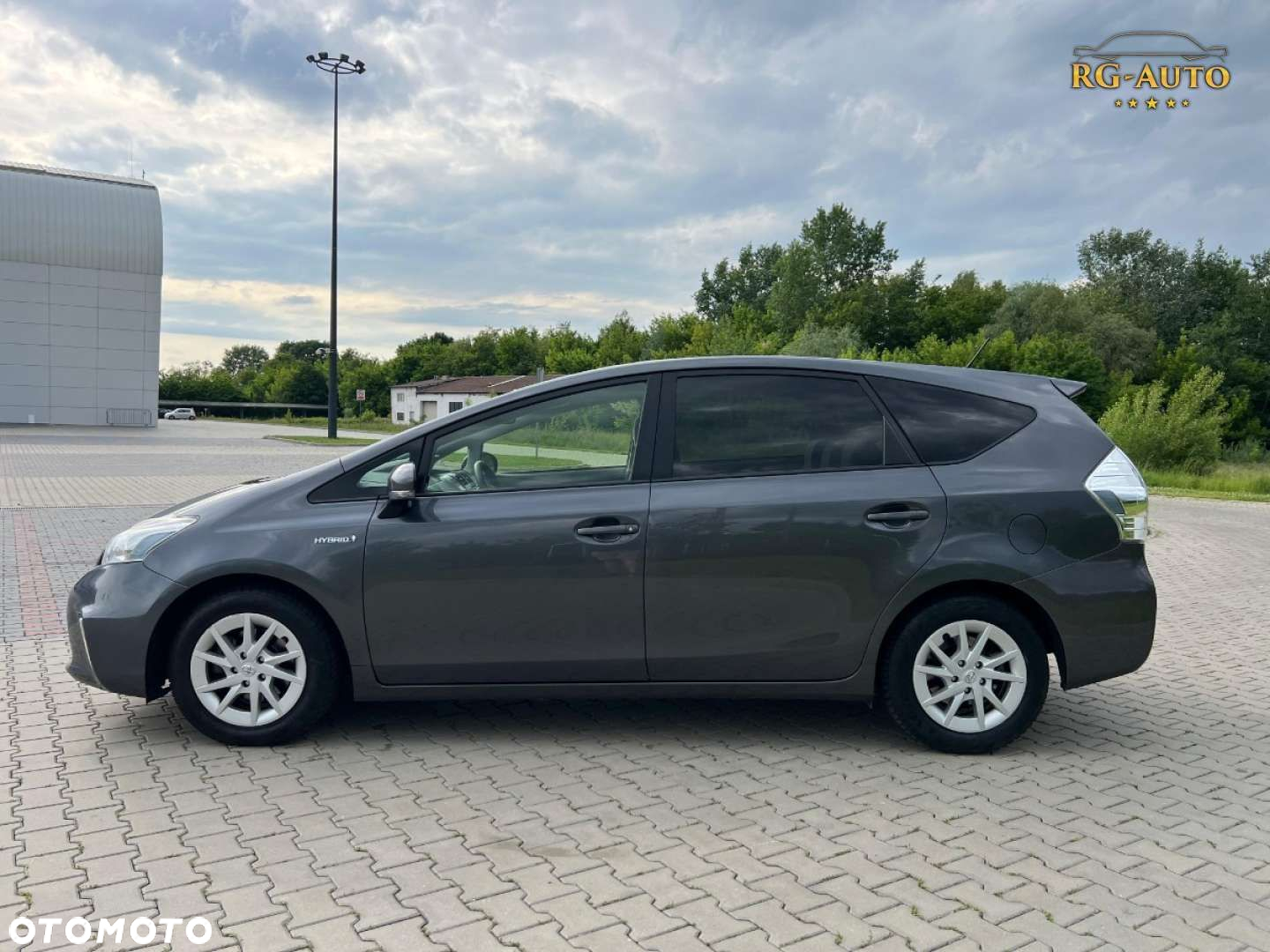 Toyota Prius+ - 13