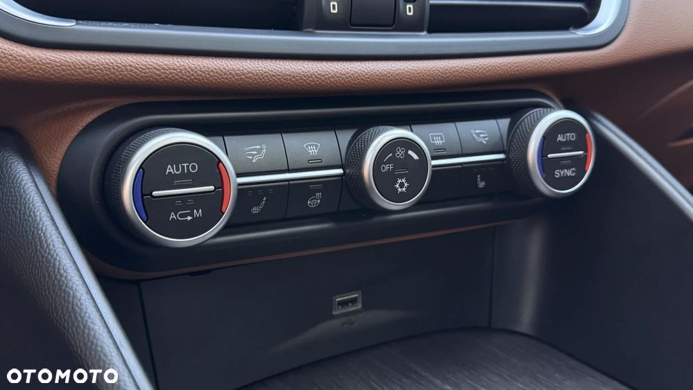 Alfa Romeo Giulia 2.0 Turbo 16V AT8-Q4 Ti - 34