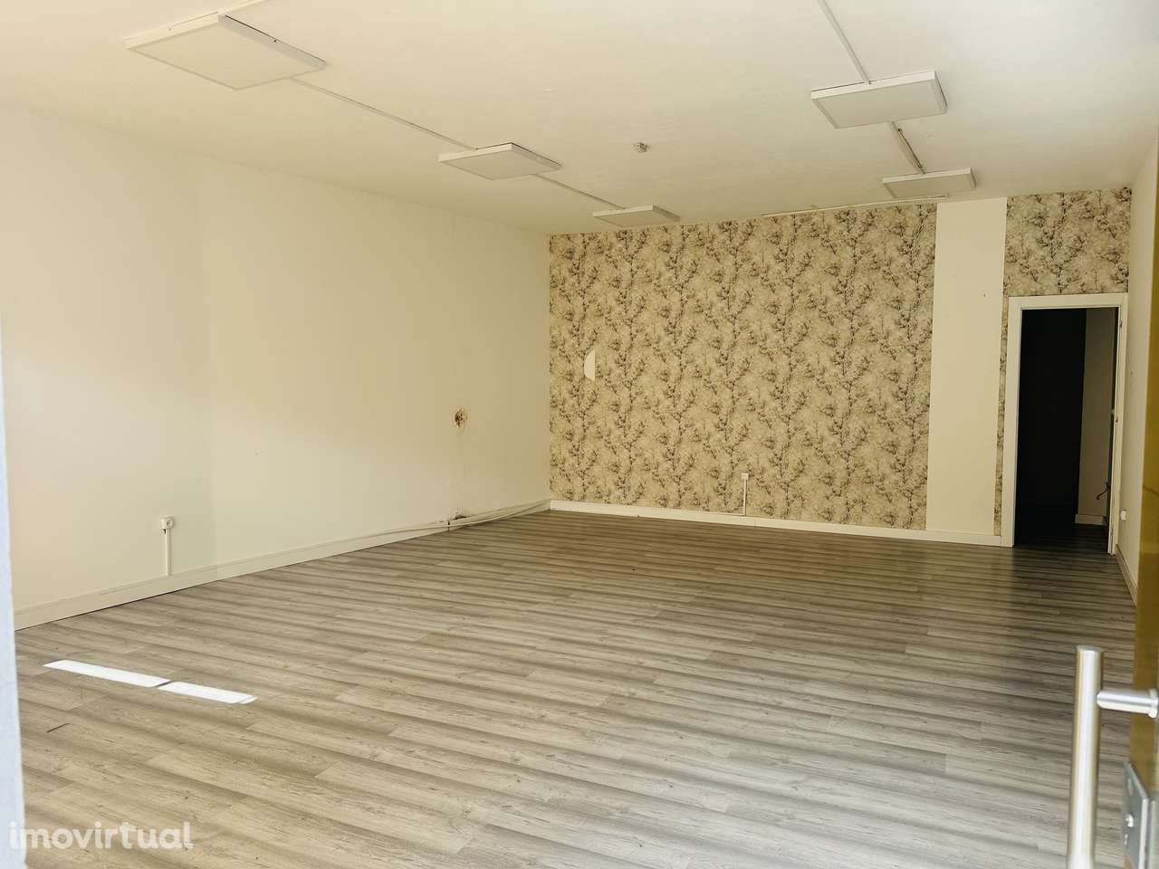 Amplo espaço comercial, em localização central de Valongo - Grande imagem: 2/12