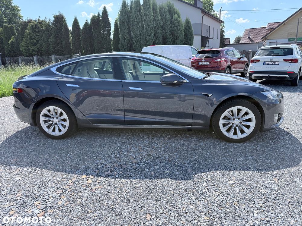 Tesla Model S - 6