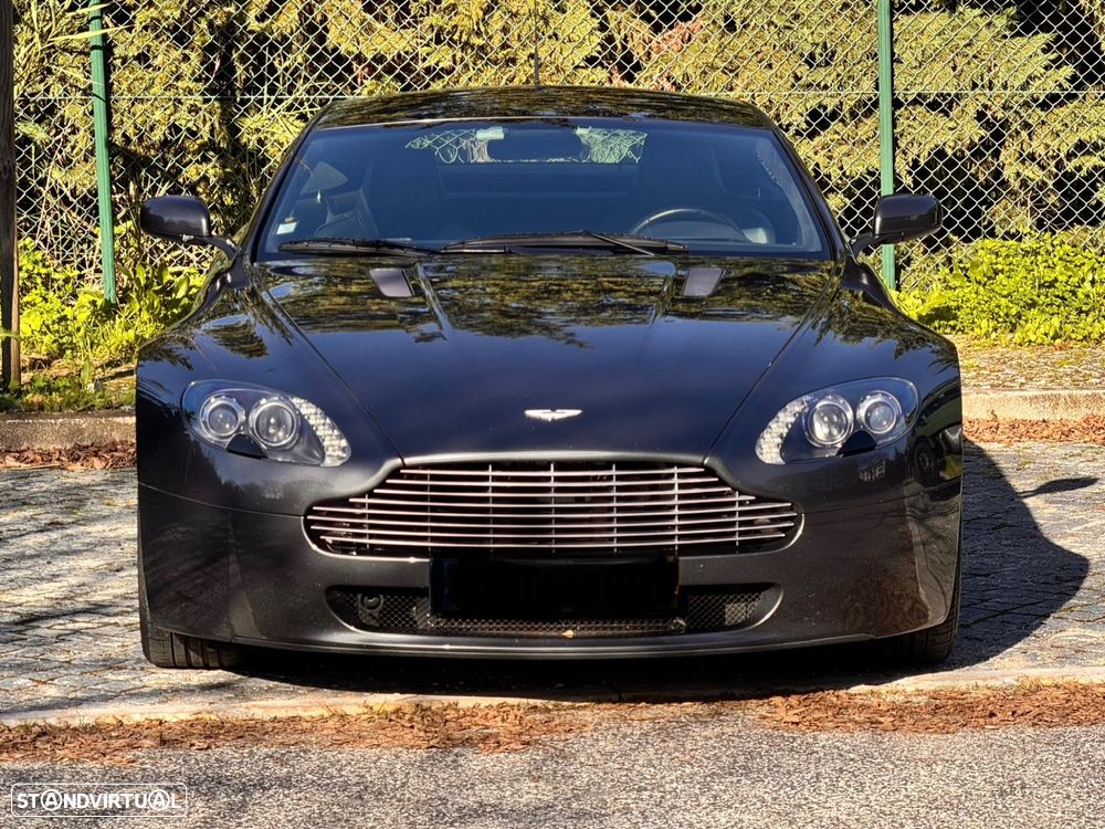 Aston Martin Vantage Coupe - 2