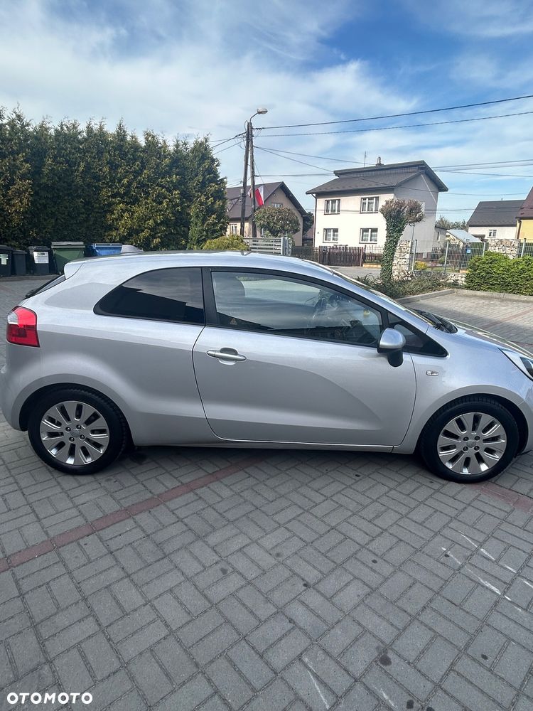 Kia Rio 1.2 L - 4