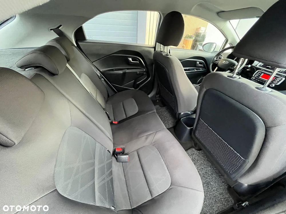 Kia Rio - 10