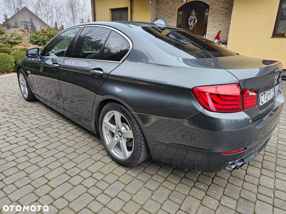 BMW Seria 5 528i - 4