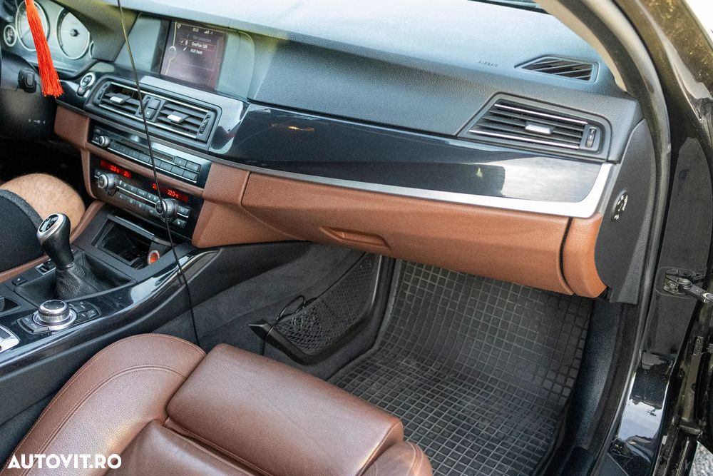 BMW Seria 5 520d Luxury Line - 11
