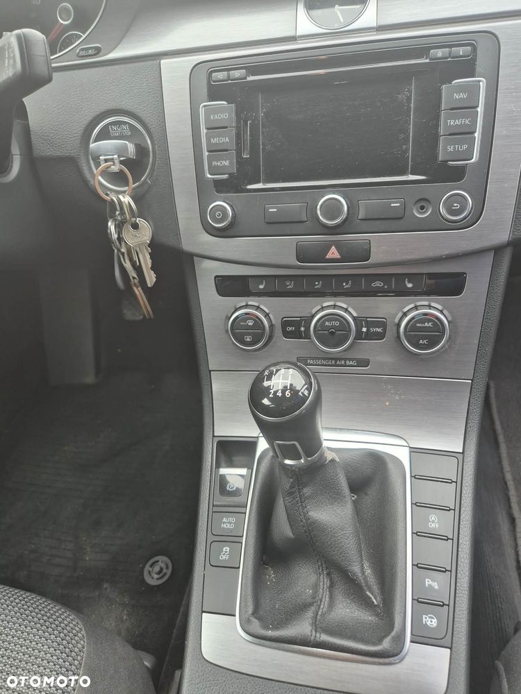 Volkswagen Passat 2.0 TDI Comfortline - 9