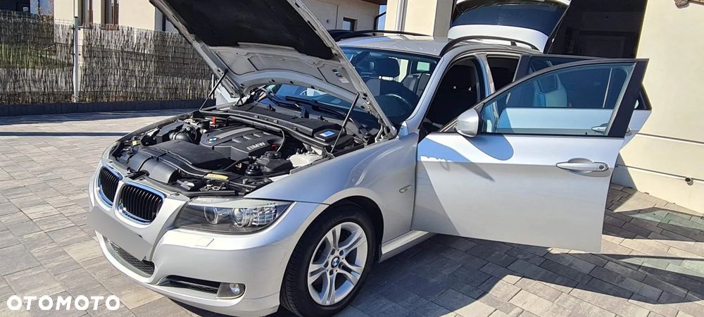 BMW Seria 3 320d DPF Touring - 1