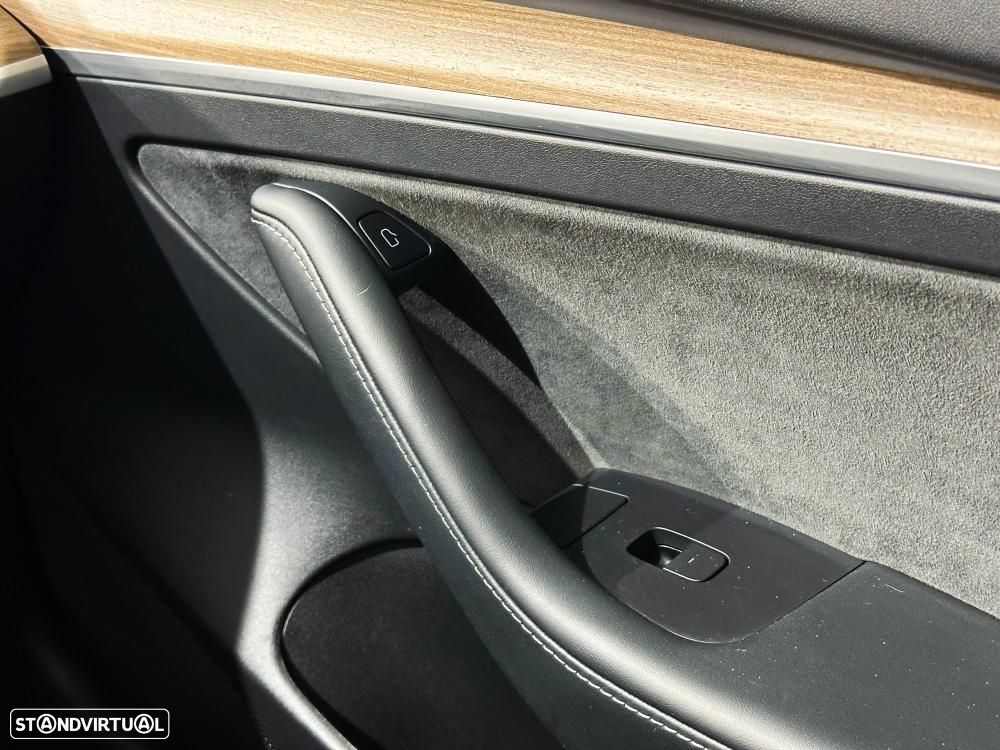 Tesla Model 3 Long Range AWD Dual Motor - 36