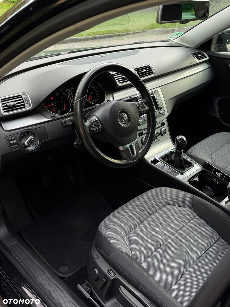Volkswagen Passat - 27