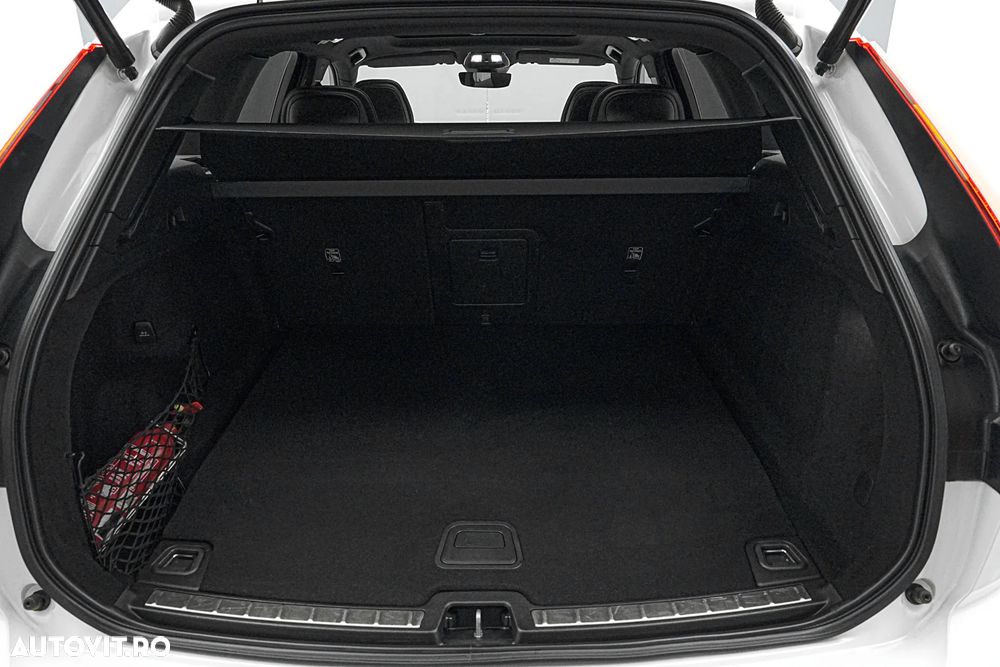 Volvo XC 60 Recharge T6 Twin Engine eAWD R-Design Expression - 29
