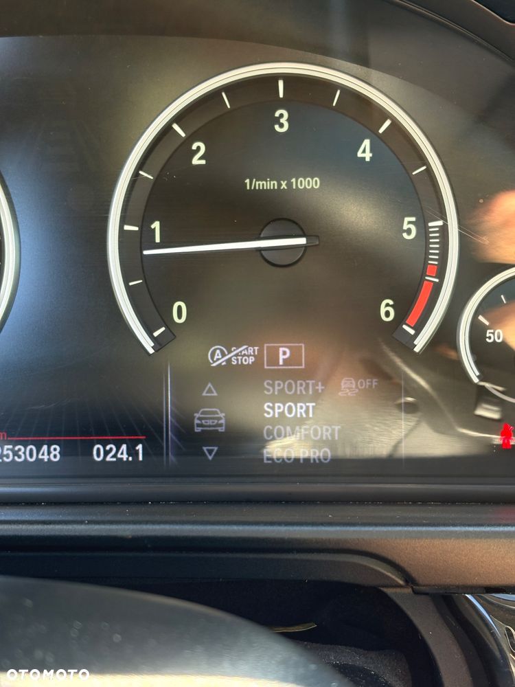 BMW Seria 5 525d - 36