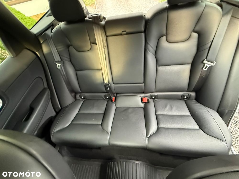 Volvo XC 60 B5 B AWD Ultimate Bright - 17