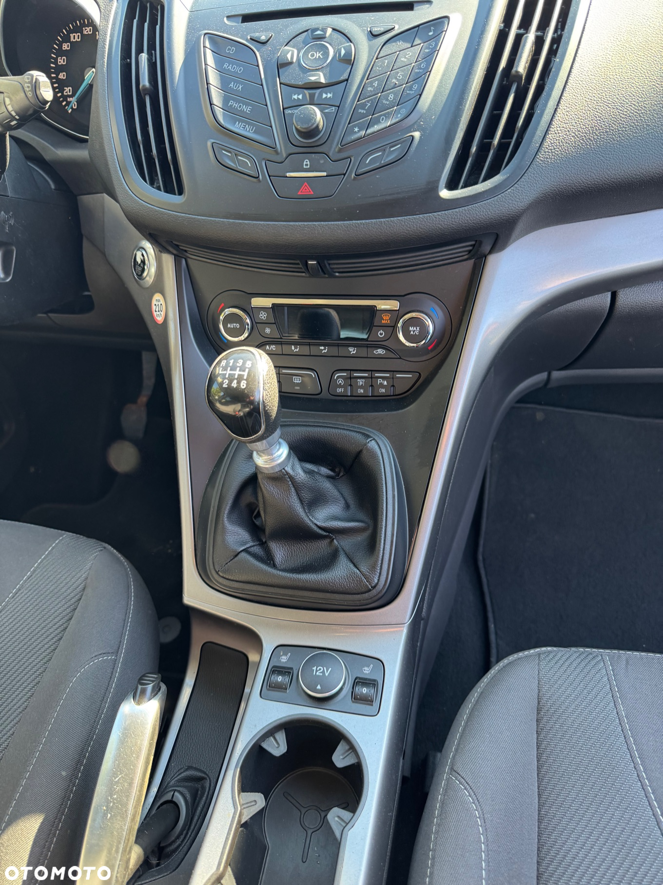 Ford Kuga 1.6 EcoBoost 2x4 Titanium - 32