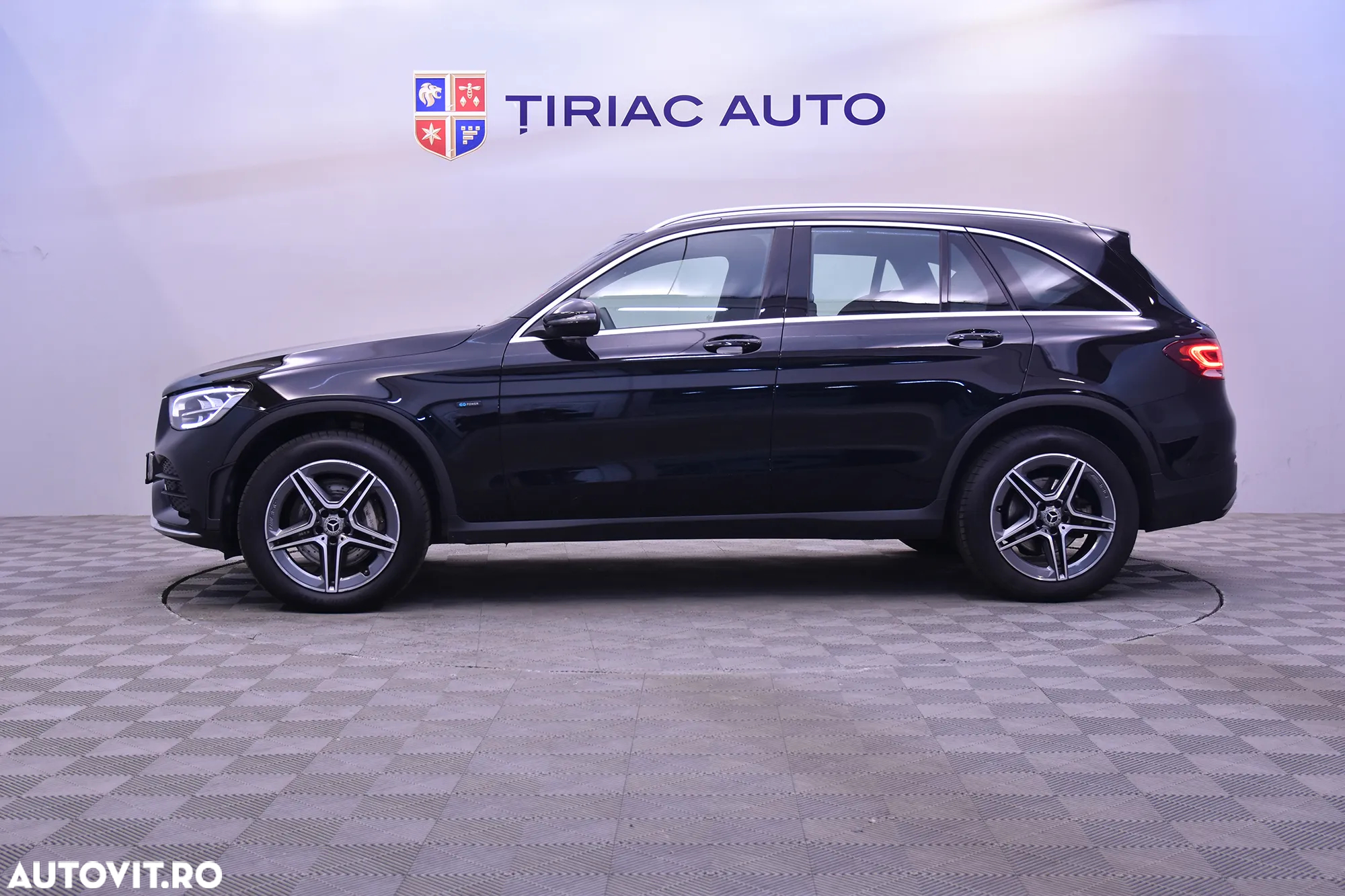 Mercedes-Benz GLC 300 de 4Matic 9G-TRONIC AMG Line - 2