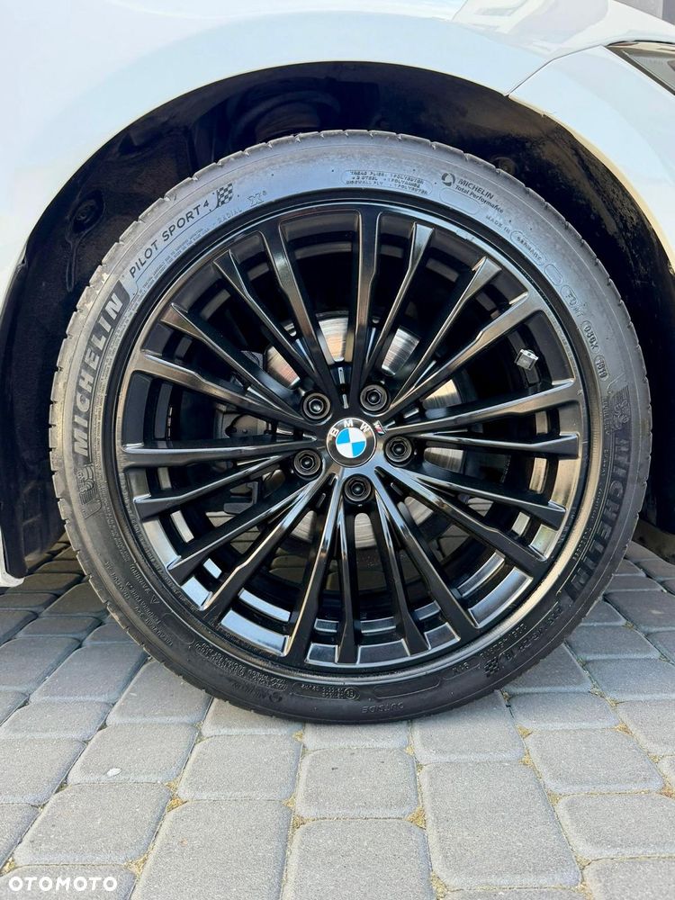 BMW Seria 3 318d M Sport Shadow - 22