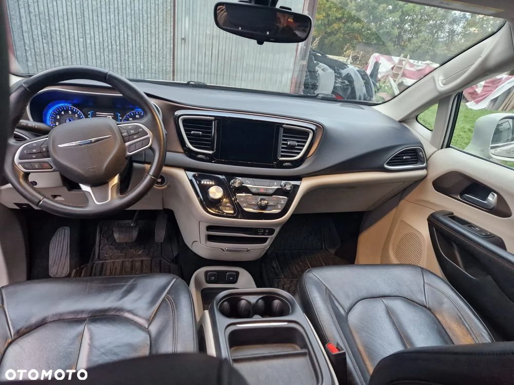 Chrysler Pacifica - 14