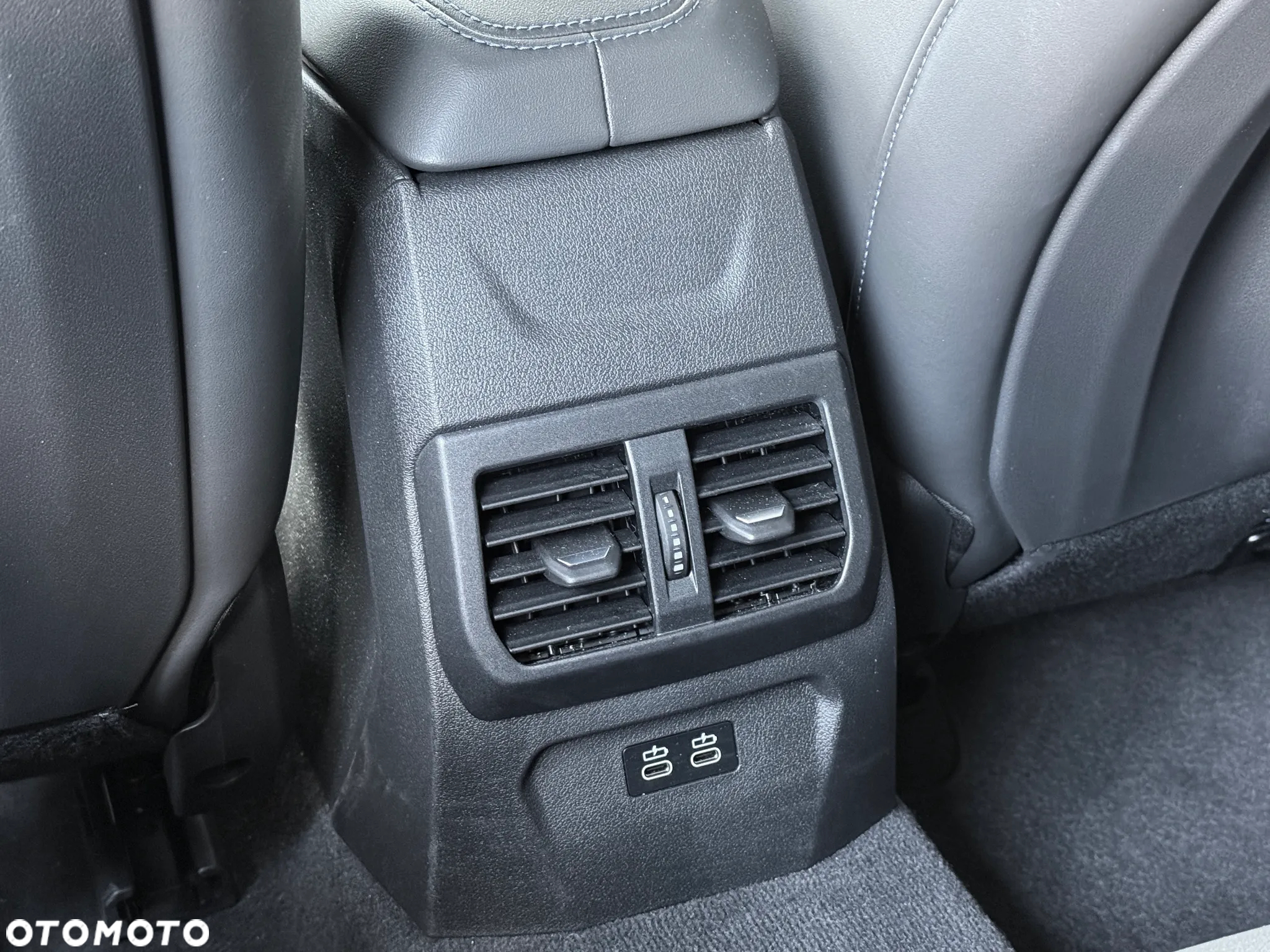 BMW Seria 1 120 mHEV - 29