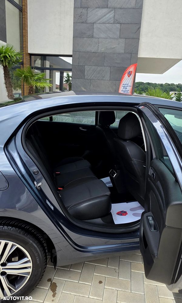 Renault Megane TCe 140 GPF Equilibre - 24