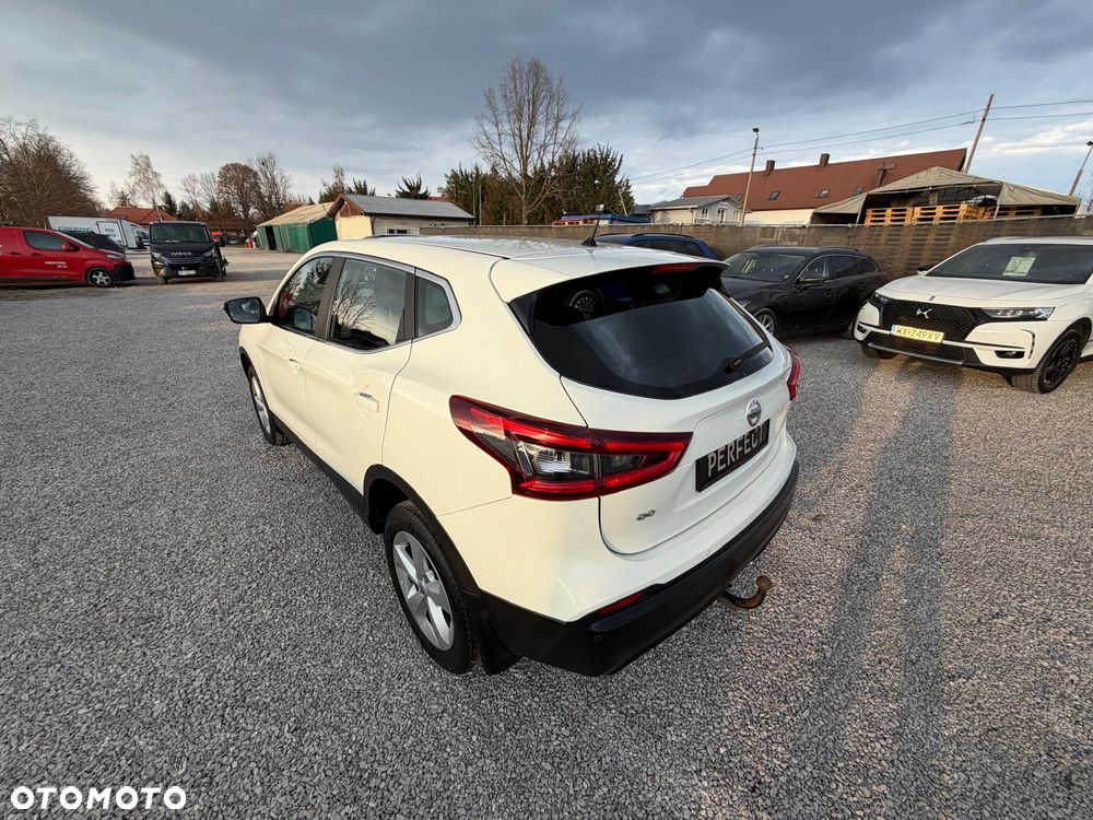 Nissan Qashqai 1.6 DCi 4x4 N-Connecta EU6 - 38