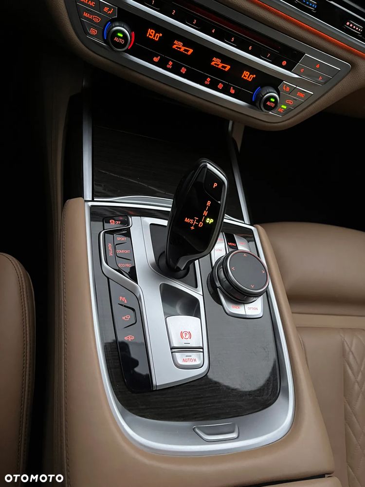 BMW Seria 7 740d xDrive - 26