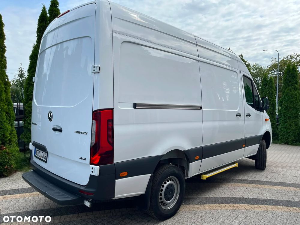Mercedes-Benz Sprinter 319 4x4 - 8