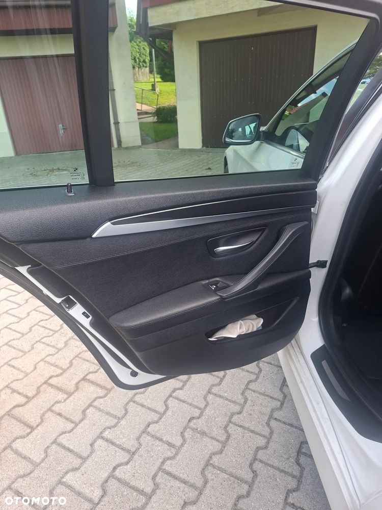BMW Seria 5 525d xDrive - 5