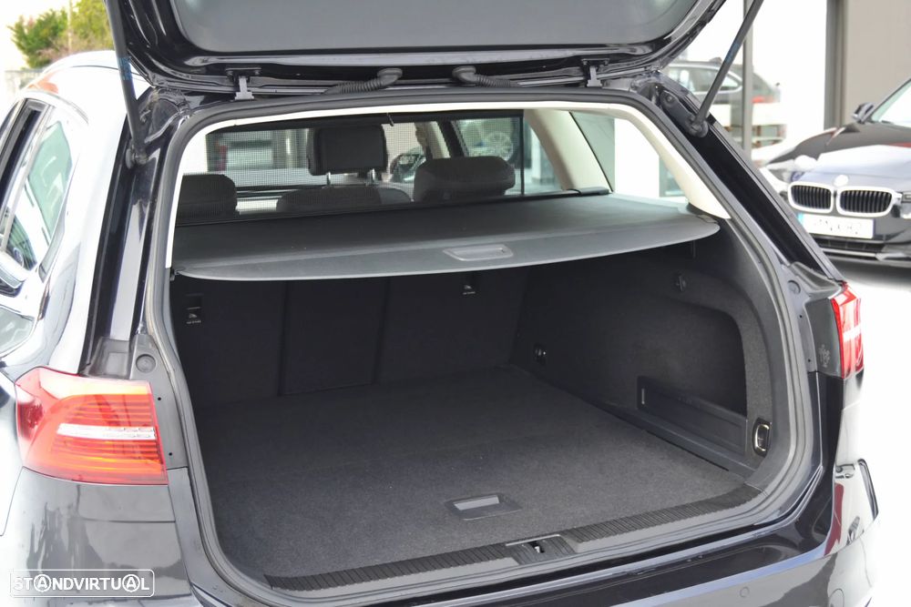 VW Passat Variant 2.0 TDI Highline - 21