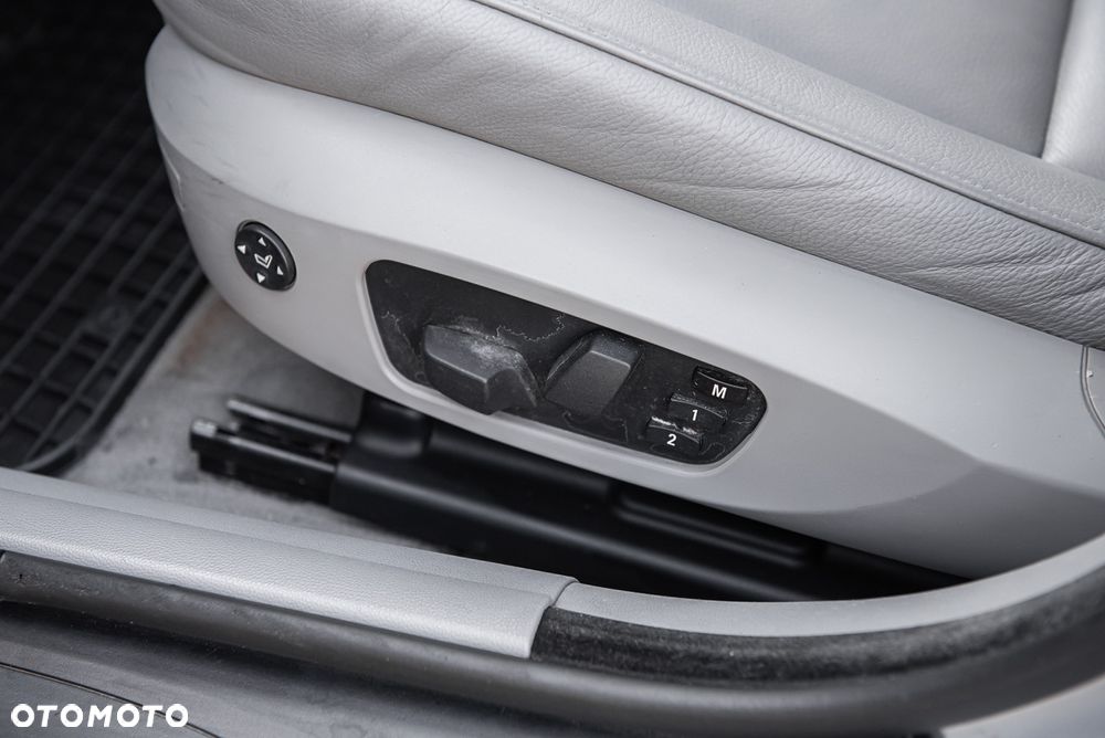 BMW Seria 3 325i - 21
