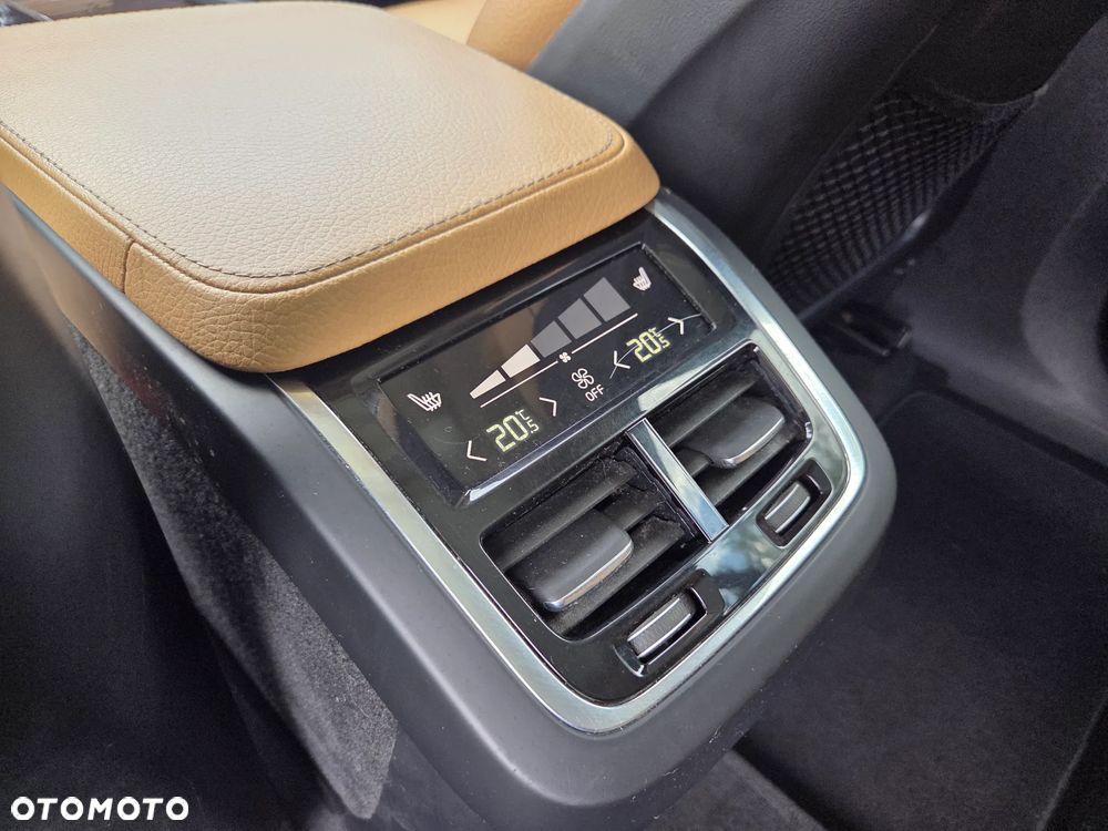 Volvo XC 90 T6 AWD Momentum 7os - 24
