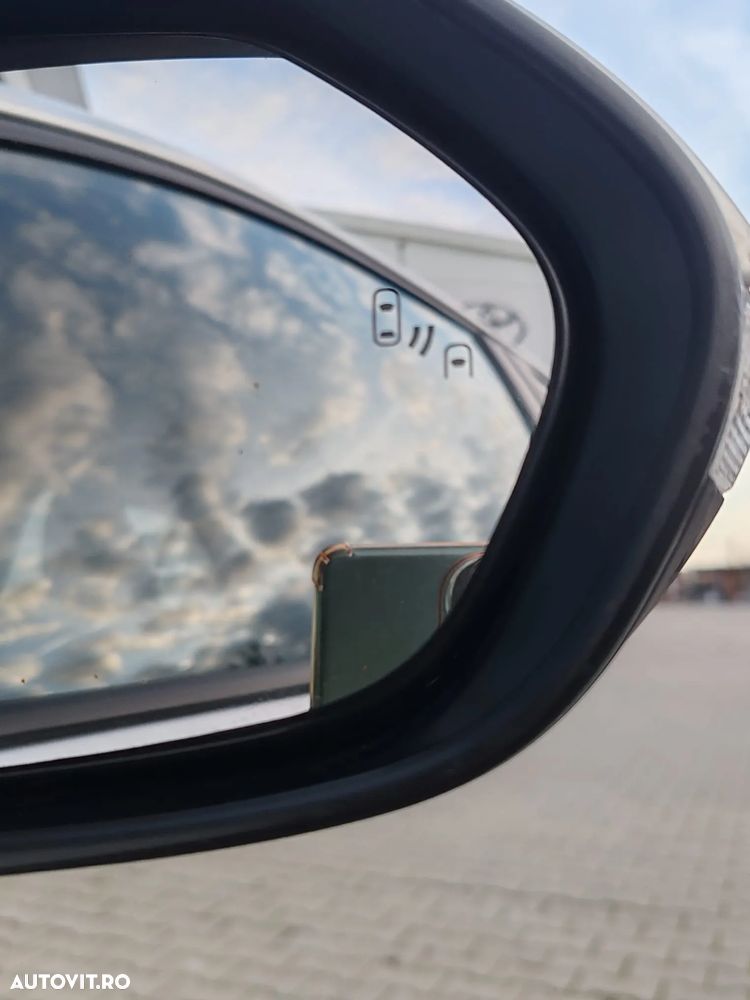 Toyota Corolla 1.8 Hybrid Team Deutschland - 14