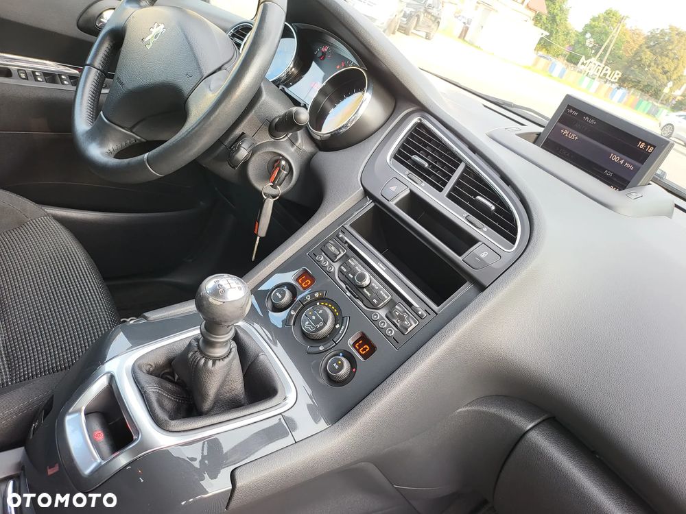 Peugeot 5008 1.6 THP Allure 7os - 23