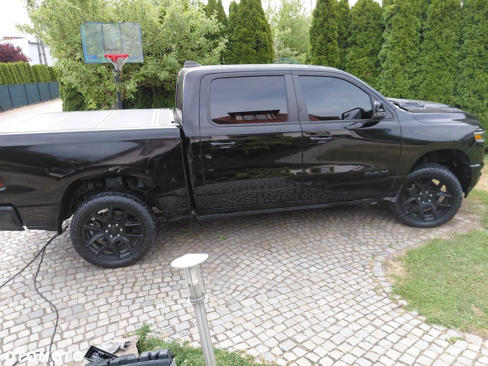 Dodge RAM - 8