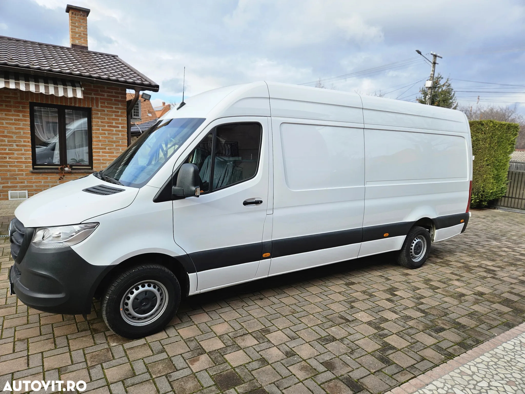 Mercedes-Benz Sprinter Tourer 317 CDI 170CP L3H2 RWD 6MT - 3