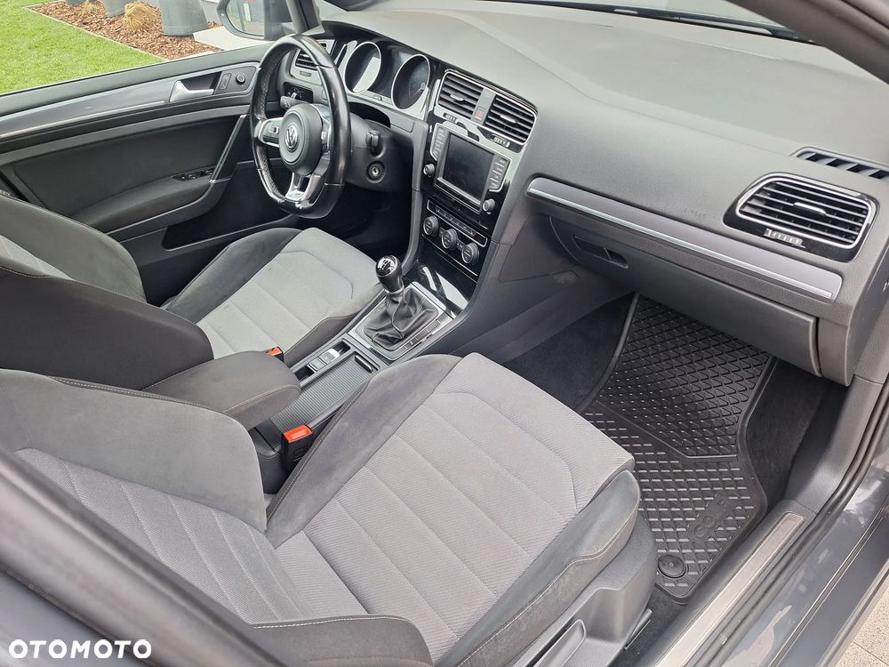 Volkswagen Golf - 25