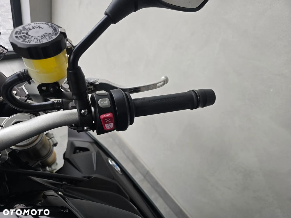 BMW S - 22
