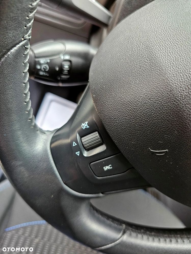 Peugeot 208 1.2 VTi Style - 36