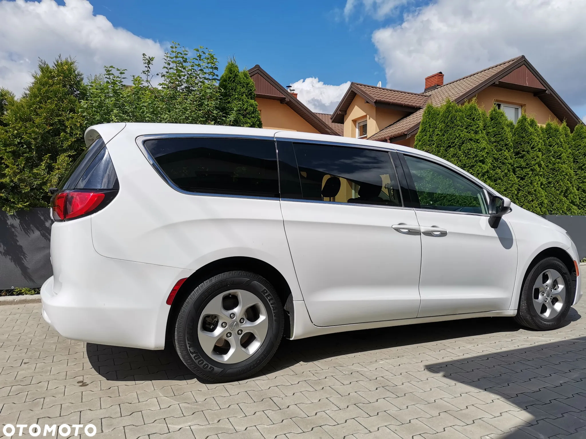 Chrysler Pacifica - 14