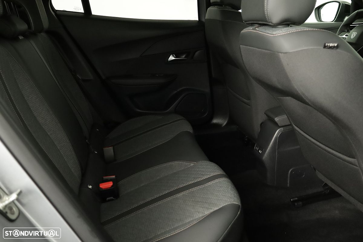 Peugeot 2008 1.2 PureTech Allure EAT8 - 24