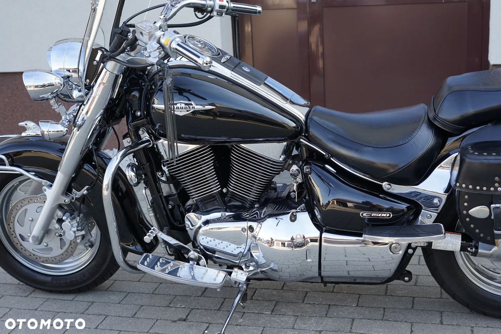 Suzuki Intruder - 27